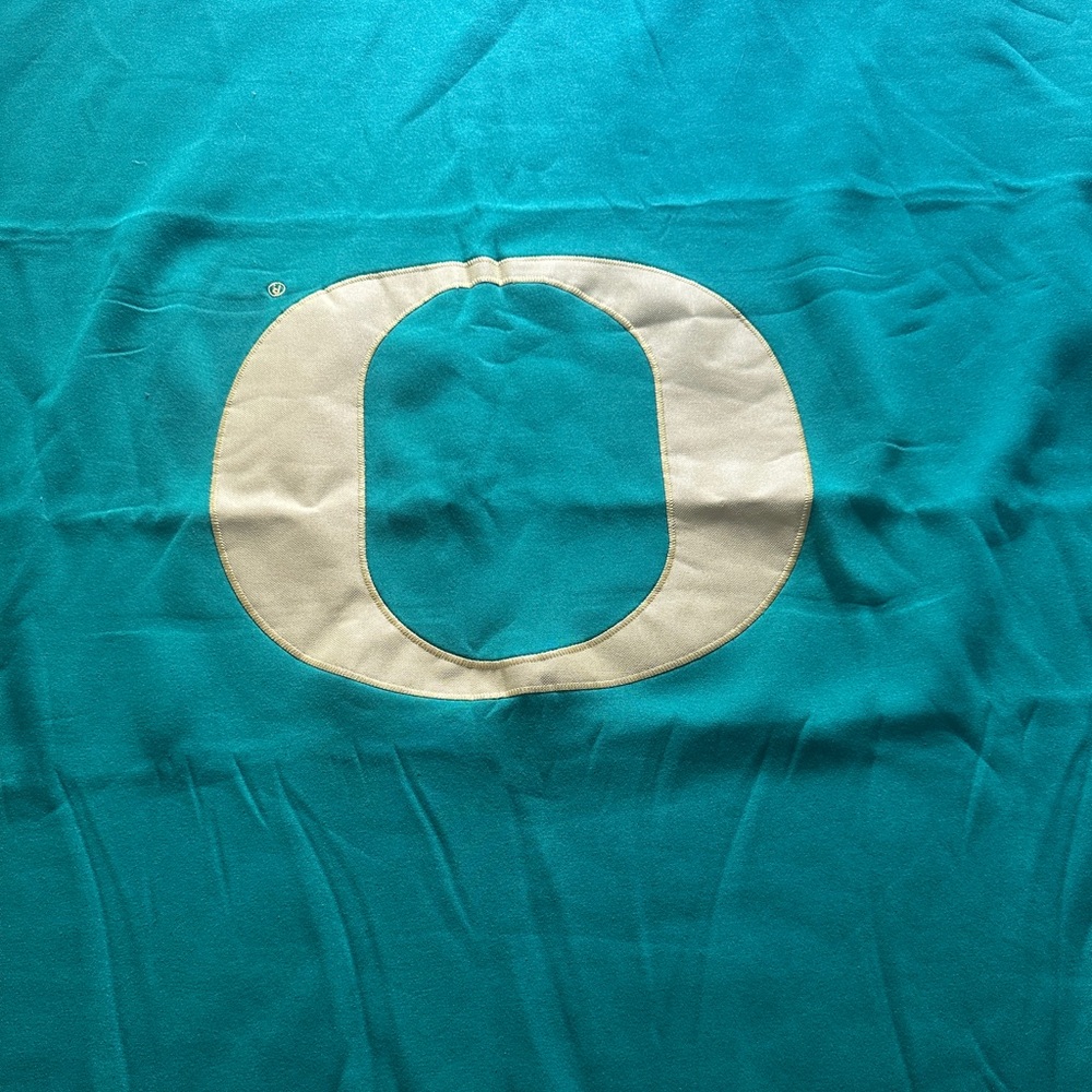 University of Oregon Green Fleece Blanket - Picture 2 of 4